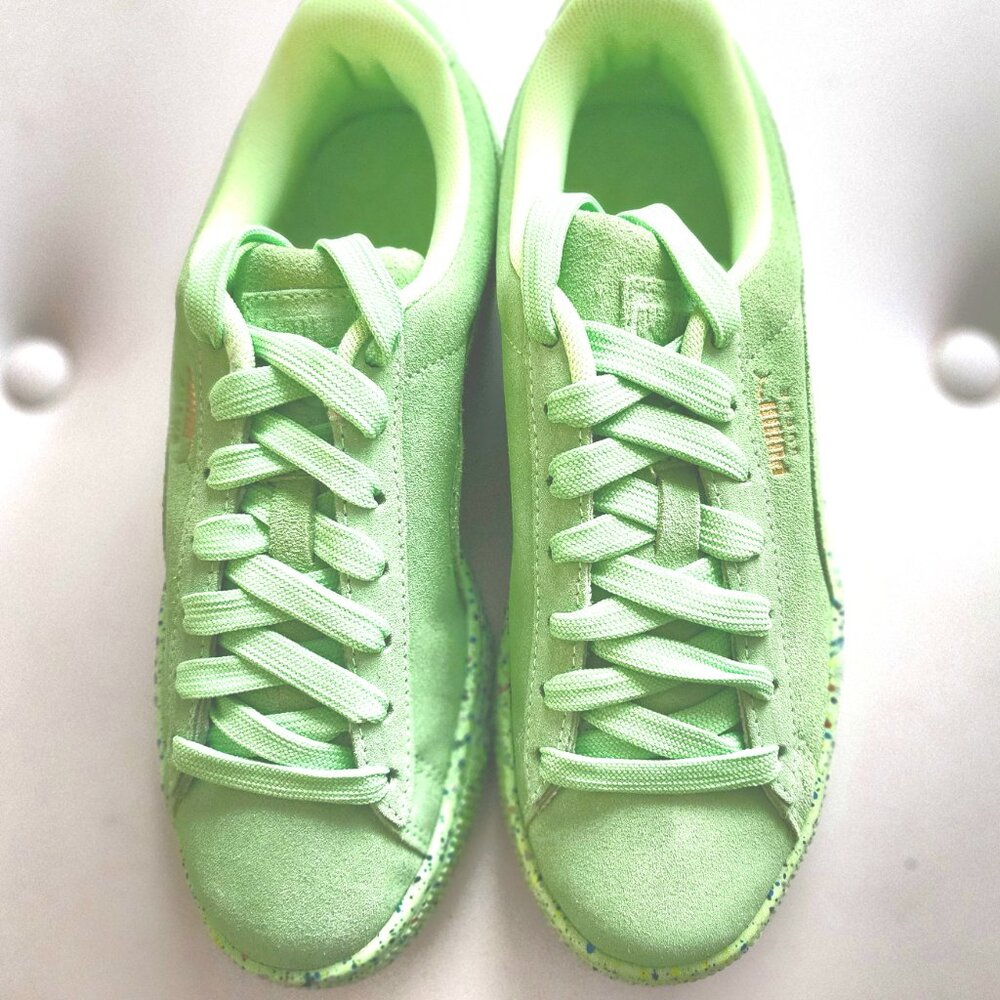 NWT Women 7 & Youth 5 Shoes Puma tennis Skater Indoor Soccer, Bright green